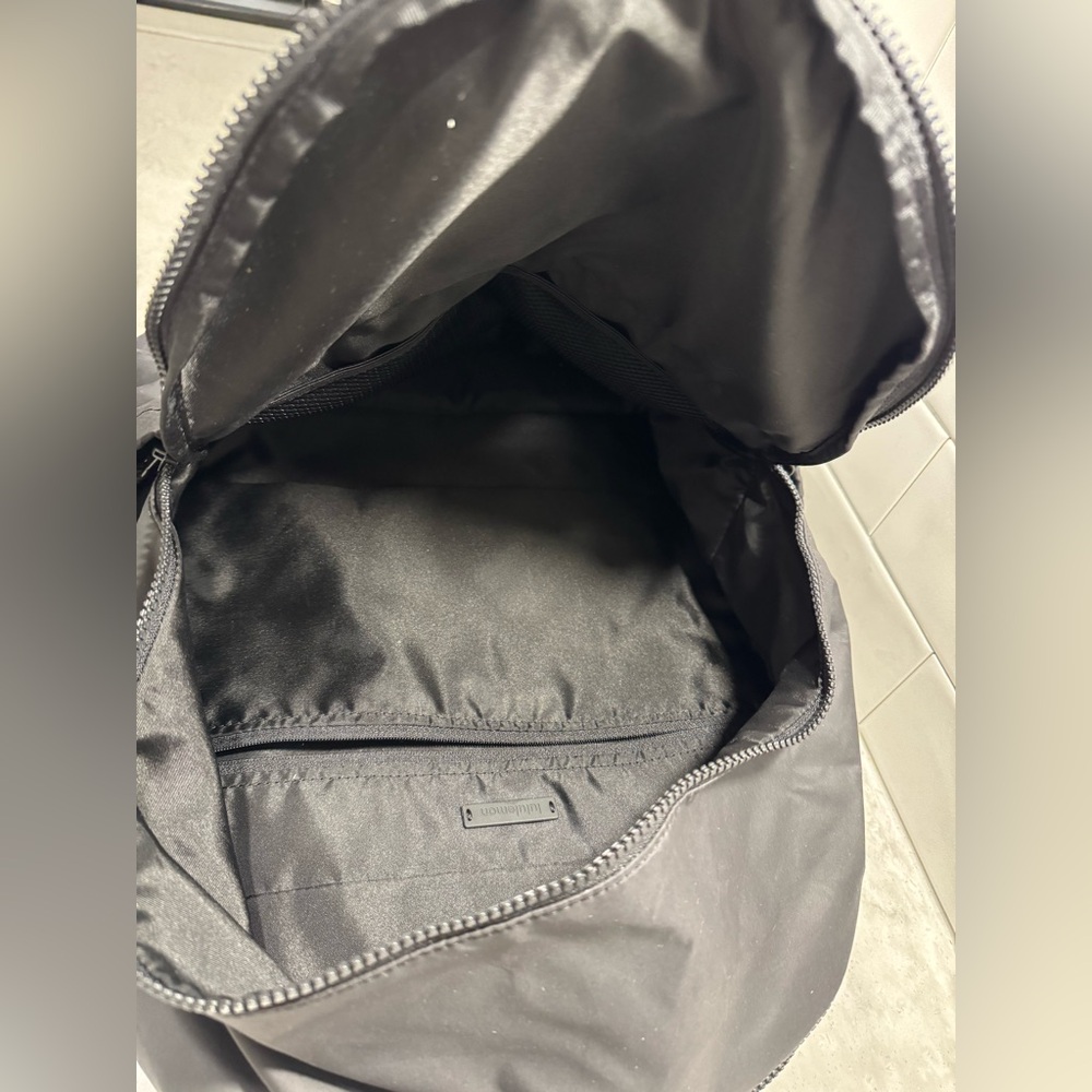 Lululemon City Adventurer Backpack 20L – Black – Excellent Condition - Picture 4 of 11